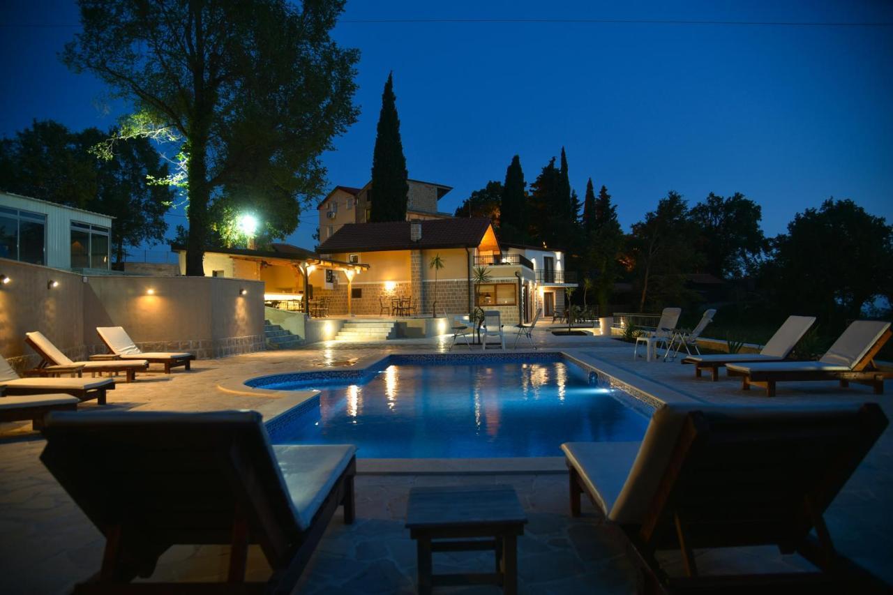 Sunset & Sunrise In Stanisici-two With Common Pool Vila *